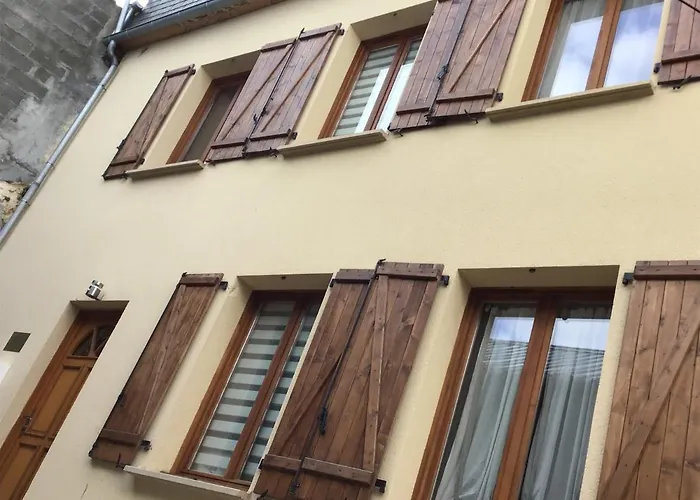 Centre Avec Garage Prive Дом отдыха *