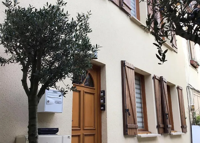 Centre Avec Garage Prive Дом отдыха *