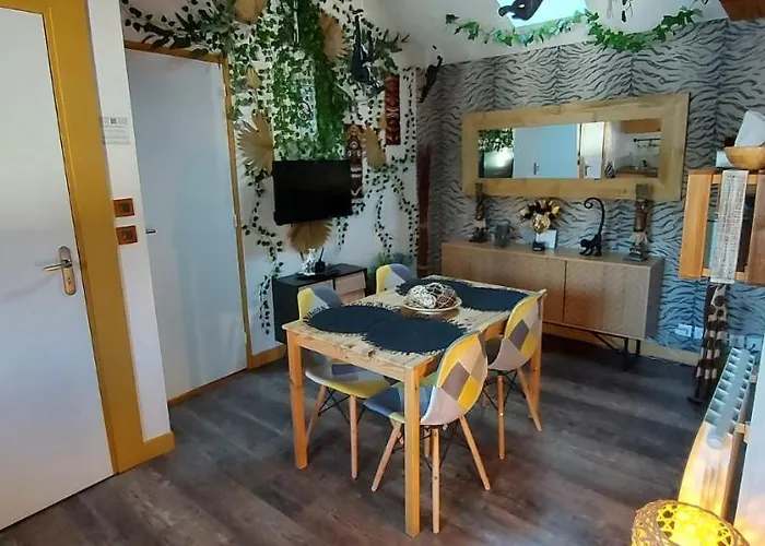 Дом отдыха Centre Avec Garage Prive