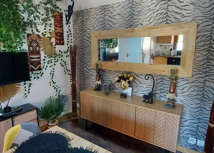 Дом отдыха Centre Avec Garage Prive Онфлёр