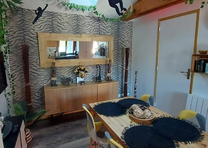 Centre Avec Garage Prive Дом отдыха *